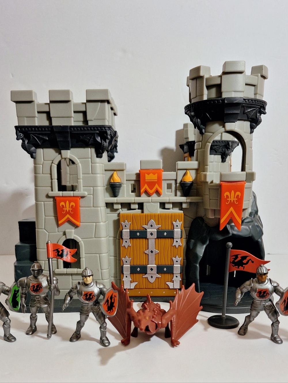 Lakeshore Kingdom Castle Playset with Orange and Gray Knights and Dragon